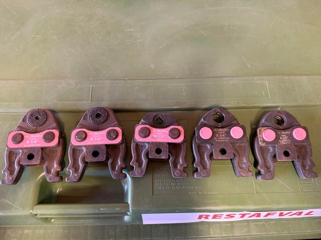 MaxiPro persbekken airco koeltechniek, Ophalen, Zo goed als nieuw