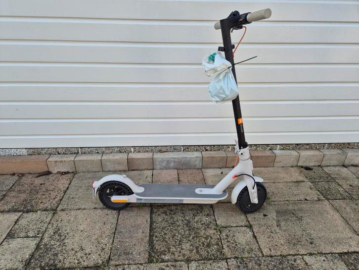 xaomi elektrische step wit harde banden, Fietsen en Brommers, Steps, Zo goed als nieuw, Elektrische step (E-scooter), Ophalen