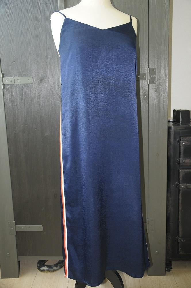 Leuke donkerblauwe lange jurk van Stradivarius, maat M, ZGAN, Maat 38/40 (M), Blauw, Ophalen of Verzenden, Zo goed als nieuw