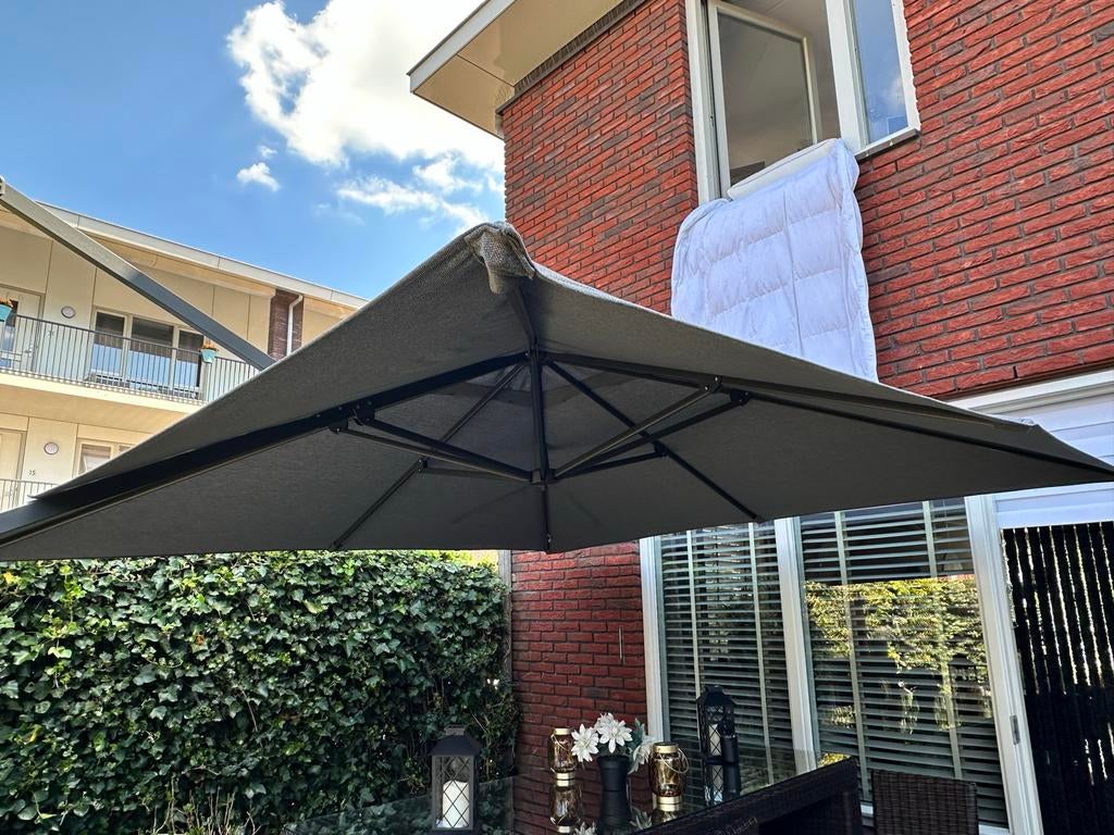 Zo goed als nieuwe parasol 3x3 meter, Tuin en Terras, Parasols, Zo goed als nieuw, Zweefparasol, 3 tot 4 meter, Ophalen