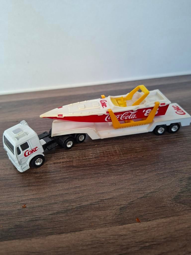 Coca-Cola vrachtwagen met speedboot speelgoed, Ophalen of Verzenden, Gebruikt, Overige typen
