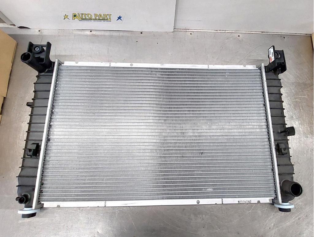 Chevrolet Silverado 4.8L v8 radiateur 1999-2004, Gebruikt, Cust.support@delphi.com, 1624 Meijer Drive Troy, MI 48084, Ophalen of Verzenden