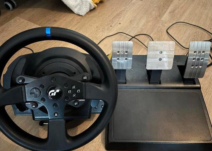 Thrustmaster T300 RS stuurwiel + pedalen, Spelcomputers en Games, Spelcomputers | Sony PlayStation Consoles | Accessoires, Gebruikt