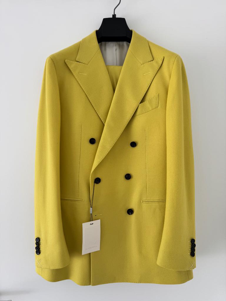 Suitsupply Havana Pak – Geel – Maat 52, Kleding | Heren, Maat 52/54 (L), Geel, Nieuw, Ophalen of Verzenden