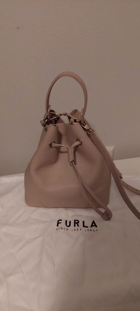 ZGAN leren Furla buideltas., Sieraden, Tassen en Uiterlijk, Tassen | Damestassen, Ophalen of Verzenden, Zo goed als nieuw, Beige