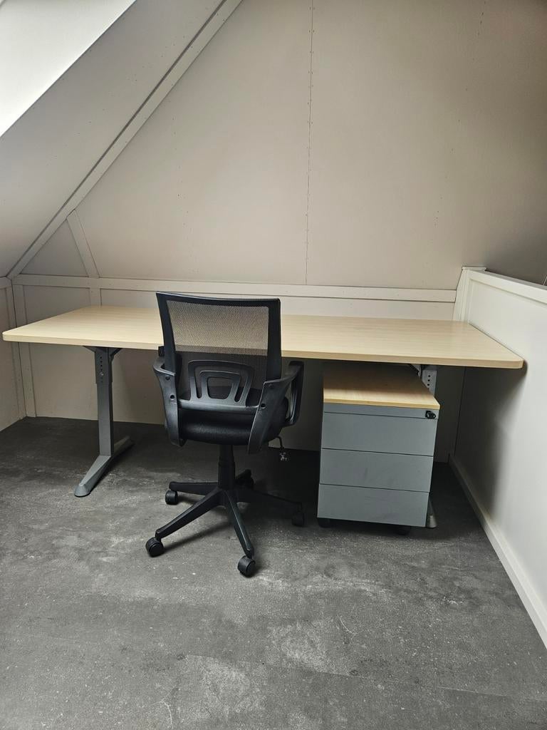 bureau 200x80cm - tegen elk aannemelijk bod, Huis en Inrichting, Bureaus, Ophalen