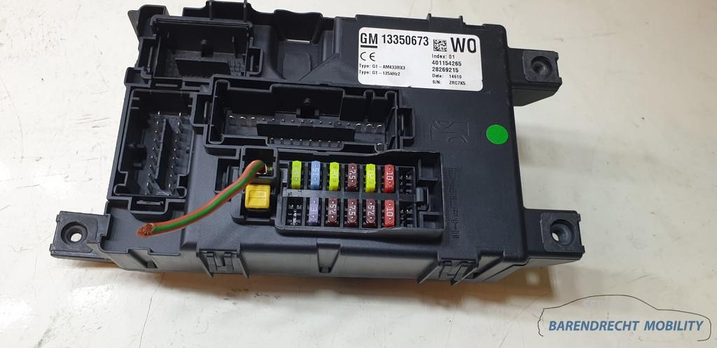 Zekeringkast Opel Corsa D 13350673 401154265 28269215 origin, Auto-onderdelen, Elektronica en Kabels, Opel, Gebruikt, Ophalen of Verzenden