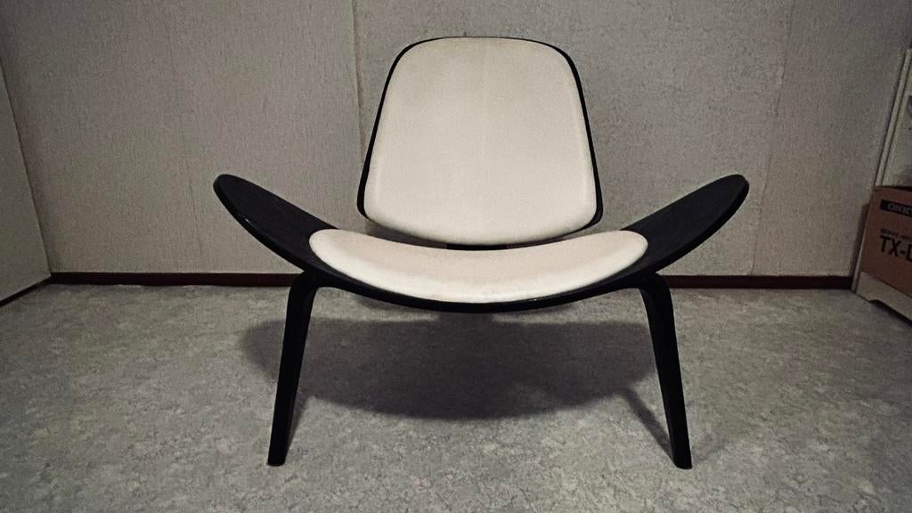 Design Shell Chair (Zwart/Wit), Huis en Inrichting, Fauteuils, Ophalen, 75 tot 100 cm, Zo goed als nieuw, Stof