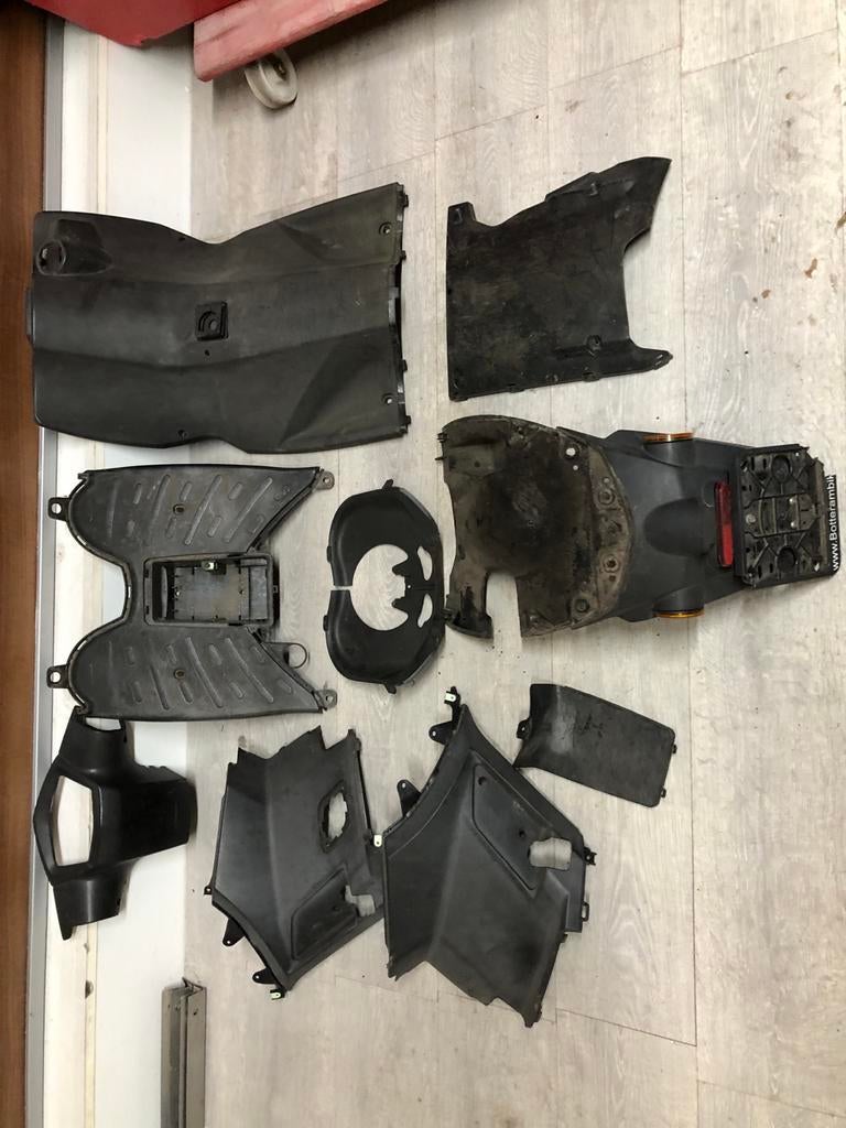 Peugeot Kisbee Originele Ongespoten Kappen Set, Fietsen en Brommers, Brommeronderdelen | Scooters, Ophalen of Verzenden, Gebruikt