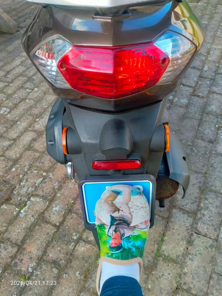 Mooie Peugeot Kisbee 25km. Snorscooter!, Fietsen en Brommers, Snorfietsen en Snorscooters, Ophalen, Gebruikt, Benzine, Peugeot