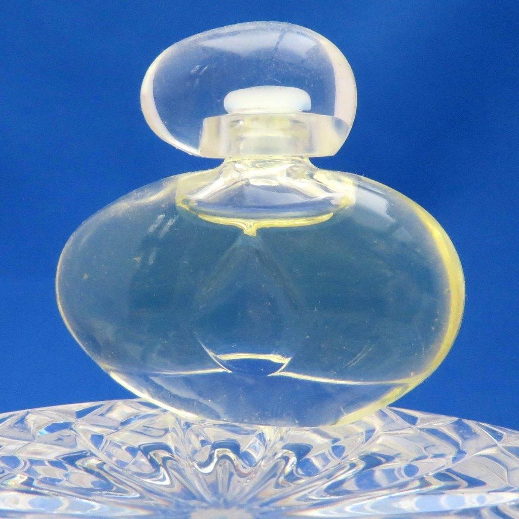 Mini - ESTEE LAUDER - Intuition - 4ml - p - 3,7cm, Ophalen of Verzenden, Zo goed als nieuw, Miniatuur, Gevuld