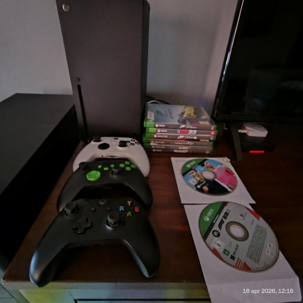 Xbox Series X bundel met 4 controllers en 7 games, Spelcomputers en Games, Games | Xbox Series X en S, Zo goed als nieuw, Ophalen of Verzenden