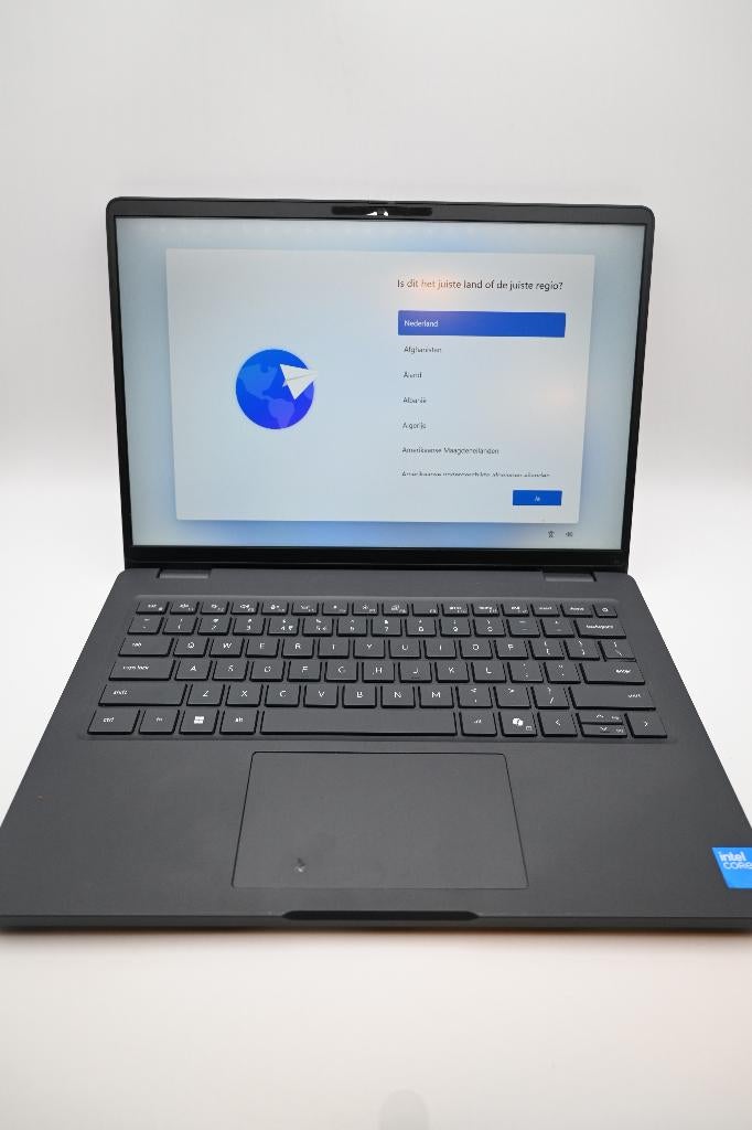 Dell Pro 14 / Intel Core 3 / 256SSD / Intel R 8 RAM
