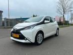 Toyota Aygo 1.0 VVT-i x-play Camera/Navi/Led/Carplay/Airco, Auto's, Toyota, Voorwielaandrijving, Stof, Gebruikt, Start-stop-systeem