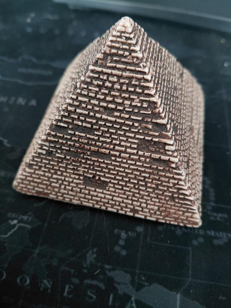 Decoratieve piramide - Egyptische stijl, Verzamelen, Ophalen of Verzenden, Zo goed als nieuw, Overige typen