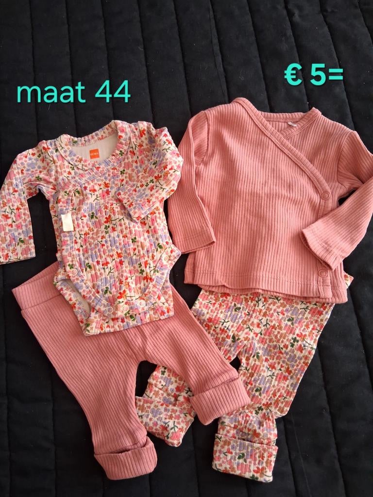 Babykleding set maat 44 - roze met bloemenprint, Kinderen en Baby's, Babykleding | Prematuur, Ophalen, Gebruikt, Meisje, Setje