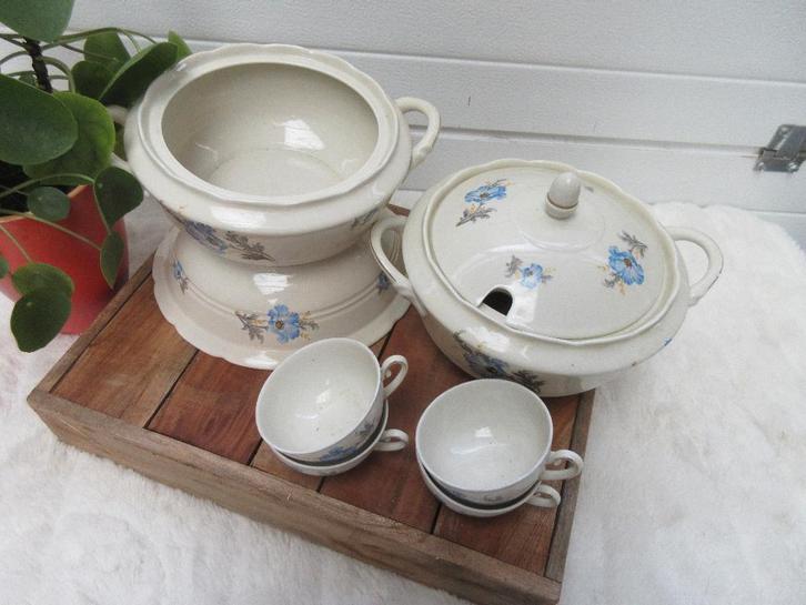 Mosa serviesdelen met korenbloem, Antiek en Kunst, Antiek | Servies los, Ophalen