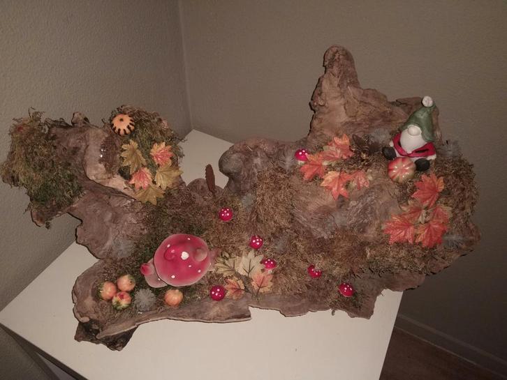 Uniek Herfststuk met Kabouter en Paddenstoelen, Huis en Inrichting, Woonaccessoires | Overige, Zo goed als nieuw, Ophalen