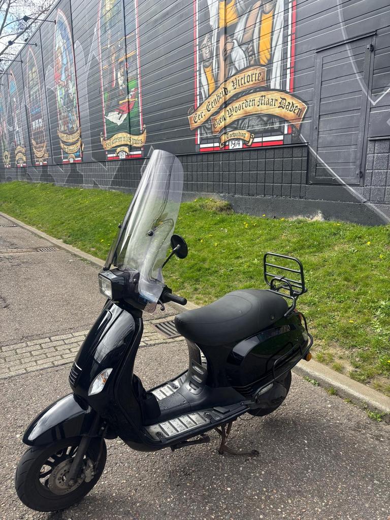 RIYA scooter vespa look met smokey windscherm, Ophalen of Verzenden, Gebruikt, Overige typen, Overige merken