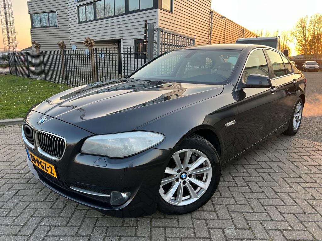 BMW 5-Serie 3.0 I 528i Automaat 2011 Leer Navi Camera N.A.P, Auto's, BMW, Achterwielaandrijving, Beige, 2996 cc, Bedrijf