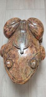 Robuuste houten beeld kikker gemêleerd oud/roze/bruin/groen, Antiek en Kunst, Ophalen of Verzenden