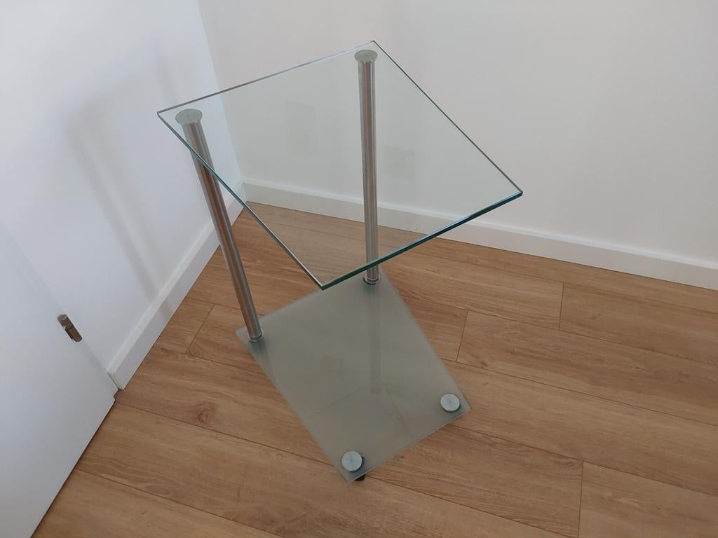 Glazen bijzettafel met metalen poten, Huis en Inrichting, Tafels | Bijzettafels, Minder dan 55 cm, Gebruikt, Ophalen of Verzenden