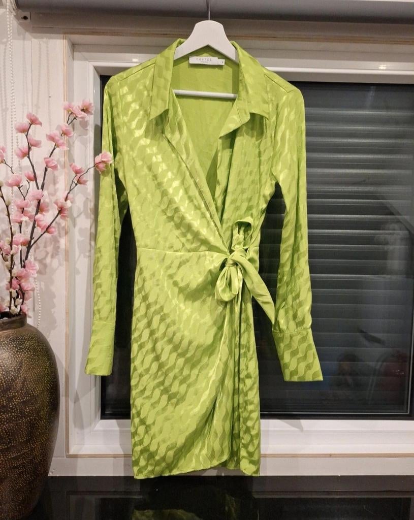 Licht groene satijnen wikkeljurk van Costes maat S, Kleding | Dames, Ophalen of Verzenden, Zo goed als nieuw, Costes, Maat 36 (S)
