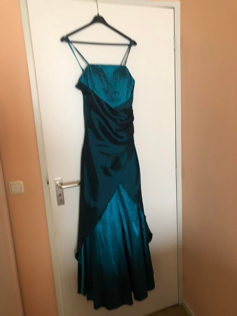 Galajurk glanzende stof met steentjes groen/blauw, Kleding | Dames, Gelegenheidskleding, Verzenden, Zo goed als nieuw, Blauw, Galajurk