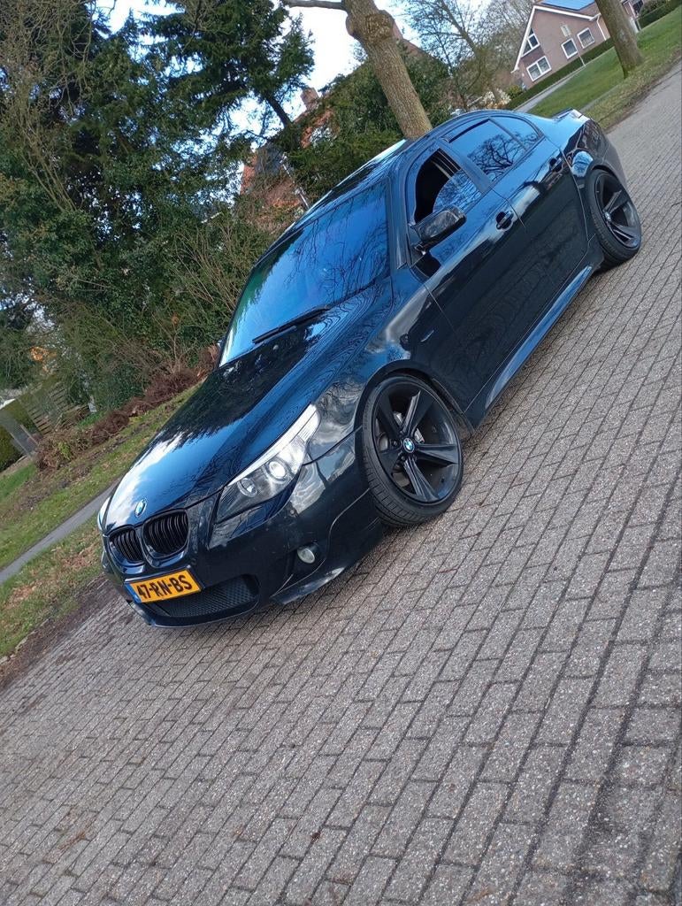 BMW 5-Serie 3.0 D M pakket gechipt etc !!!!, Achterwielaandrijving, Zwart, 2993 cc, 2000 kg