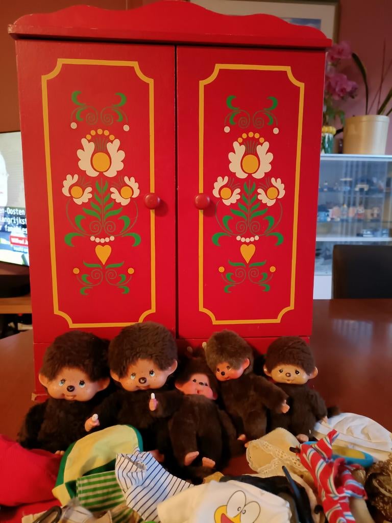 Vintage monchichi, sekiguchi, kleertjes en opberg kast, Ophalen of Verzenden, Gebruikt, Babypop