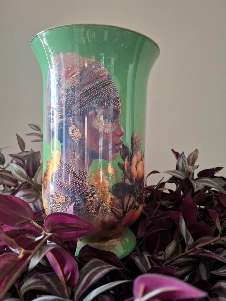 Unieke Decoupage Vaas met Afrikaanse Dames en Bloemen, Antiek en Kunst, Ophalen