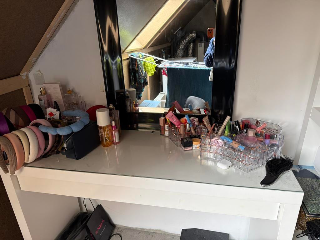 IKEA make up tafel met spiegel, Huis en Inrichting, Tafels | Kaptafels, Gebruikt, 100 tot 150 cm, Ophalen of Verzenden, Minder dan 100 cm