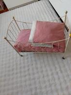 Antiek Frans poppenbedje op wieletjes. KOOPJE, Ophalen