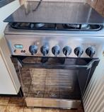Indesit gasfornuis en oven, Witgoed en Apparatuur, Fornuizen, Ophalen, 4 kookzones, Zo goed als nieuw, Gas