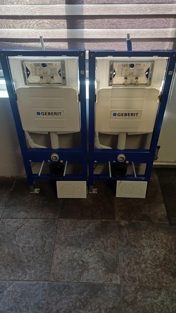 2 stuks Geberit UP 320 reservoirs met drukplaat, Doe-het-zelf en Verbouw, Sanitair, Ophalen, Toilet