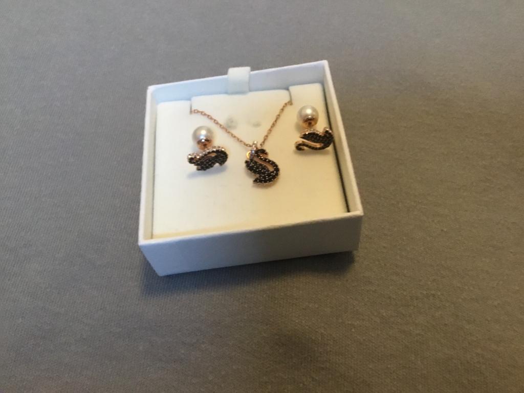 Swarovski ketting/ oorbel, Ophalen of Verzenden, Zo goed als nieuw, Goud, Overige materialen