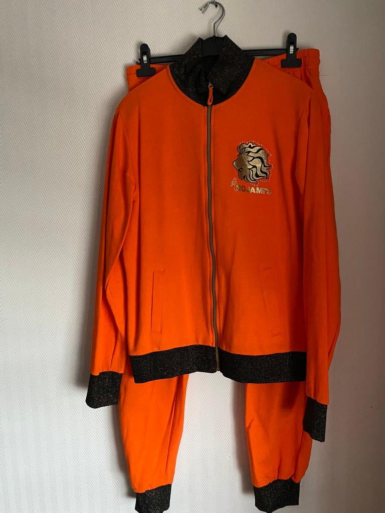 ORANJE PAK  MAAT L-XL  NIEUW, Ophalen of Verzenden, Nieuw, Maat 42/44 (L), Oranje