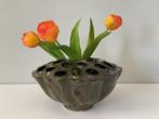 Tulpenvaas 'Lotus', Daan Kromhout, mosgroen, groot formaat, Aardewerk of Porselein, Ophalen of Verzenden, Zo goed als nieuw, Minder dan 50 cm