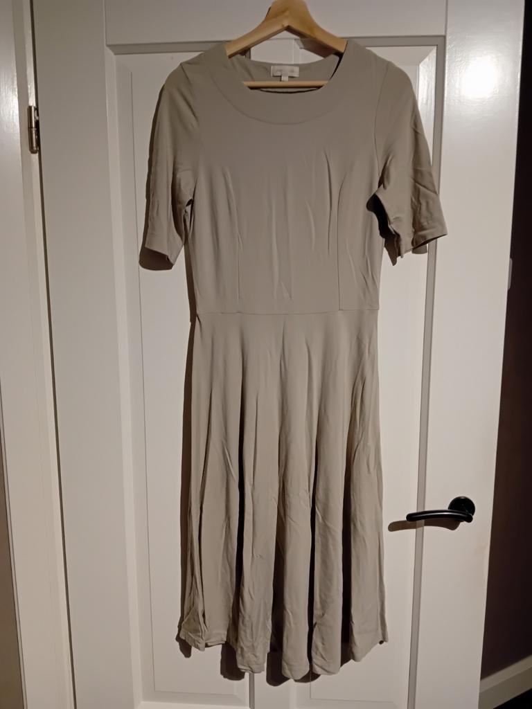 Jurk Port lavande maat m . Kit/zand kleur, Ophalen of Verzenden, Gedragen, Beige