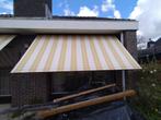 Zonnescherm geel/wit, Ophalen, Gebruikt, Elektrisch, 150 tot 300 cm