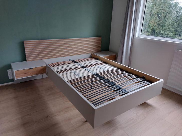 Tweepersoonsbed, Huis en Inrichting, Slaapkamer | Bedden, Gebruikt, Tweepersoons, 140 cm, 210 cm, Hout, Ophalen