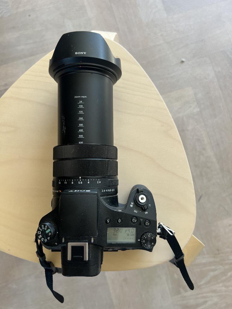 Camera Sony Cybershot DSC-RX10 IV, Model