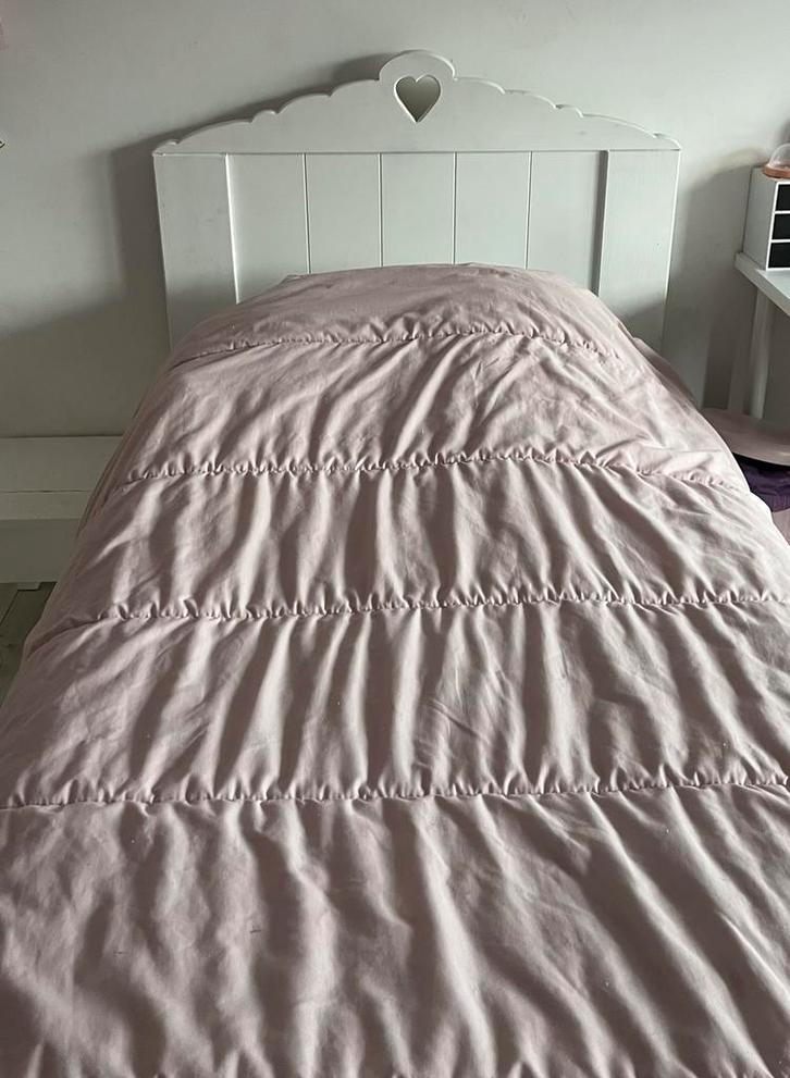 Een romantisch brocante meisjes bed met hartje, Kinderen en Baby's, Kinderkamer | Bedden, Gebruikt, 180 cm of meer, 85 tot 100 cm