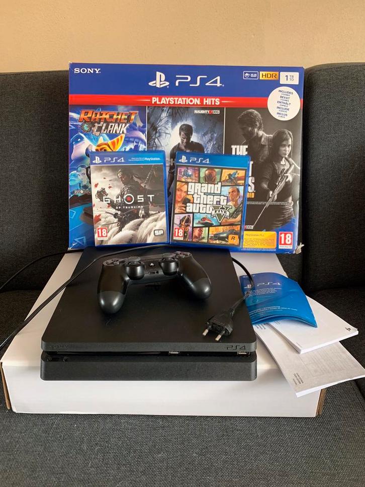 PS4 1TB inclusief doos en 2 spellen - z.g.a.n., Spelcomputers en Games, Spelcomputers | Sony PlayStation 4, Zo goed als nieuw