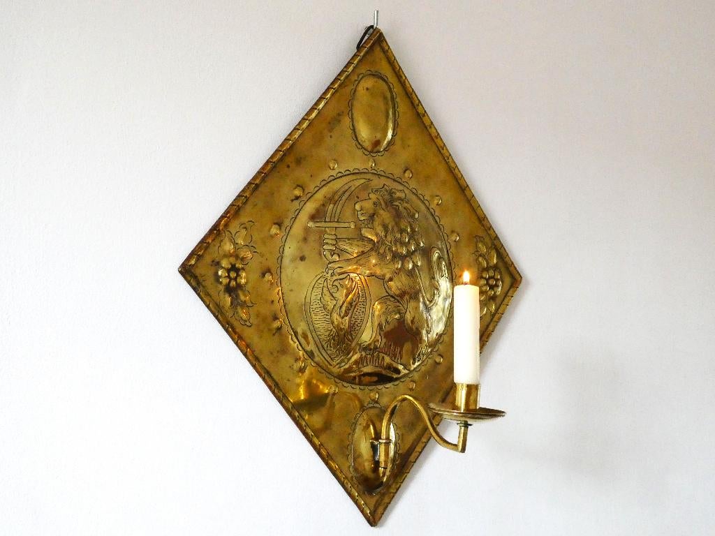 Hollandse blaker wandkandelaar linkslopende leeuw kandelaar, Antiek en Kunst, Ophalen of Verzenden, Koper of Brons