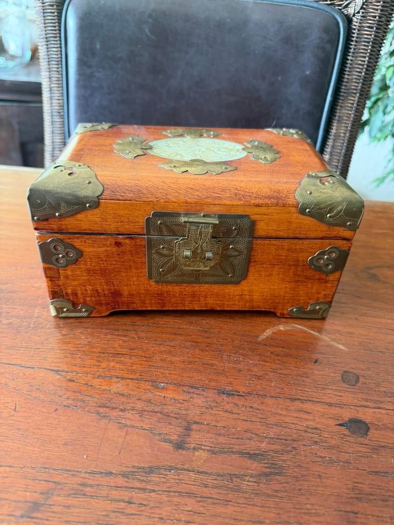 Antiek Chinees Juwelenkistje – Hardhout met Jade & Messing, Ophalen of Verzenden