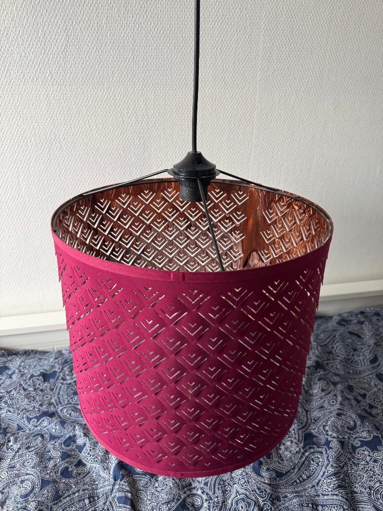 Roze IKEA NYMÖ Hanglamp – Met Sfeervol Lichtpatroon, Huis en Inrichting, Lampen | Hanglampen, Ophalen, Zo goed als nieuw, Overige materialen