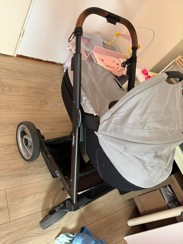 Mutsy iGO kinderwagen - Complete set, Kinderen en Baby's, Kinderwagens en Combinaties, Gebruikt, Verstelbare duwstang, Mutsy, Ophalen