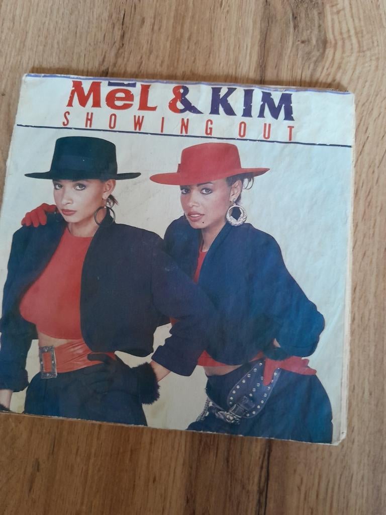 Mel & kim 7 inch showing out, Ophalen of Verzenden, Zo goed als nieuw, Pop