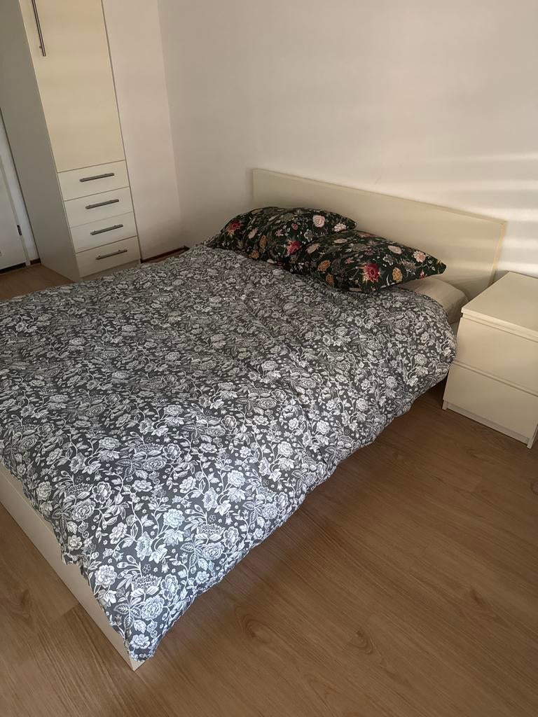 Ikea Malm bed 140x200 met gratis nachtkastje, Ophalen, Gebruikt, 100 cm of meer, Lattenbodem